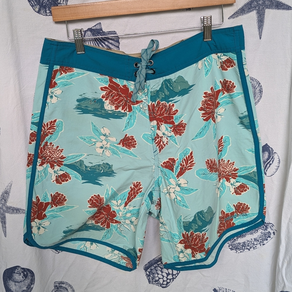 Patagonia Wavefarer Boardshorts Size 33 No Liner Teal Flower Pattern